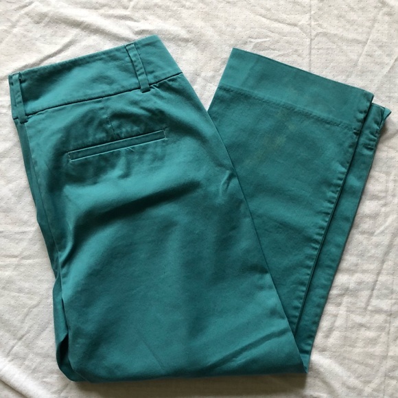 LOFT Pants - Loft (Ann Taylor) Original Crop Pants (size 4)
